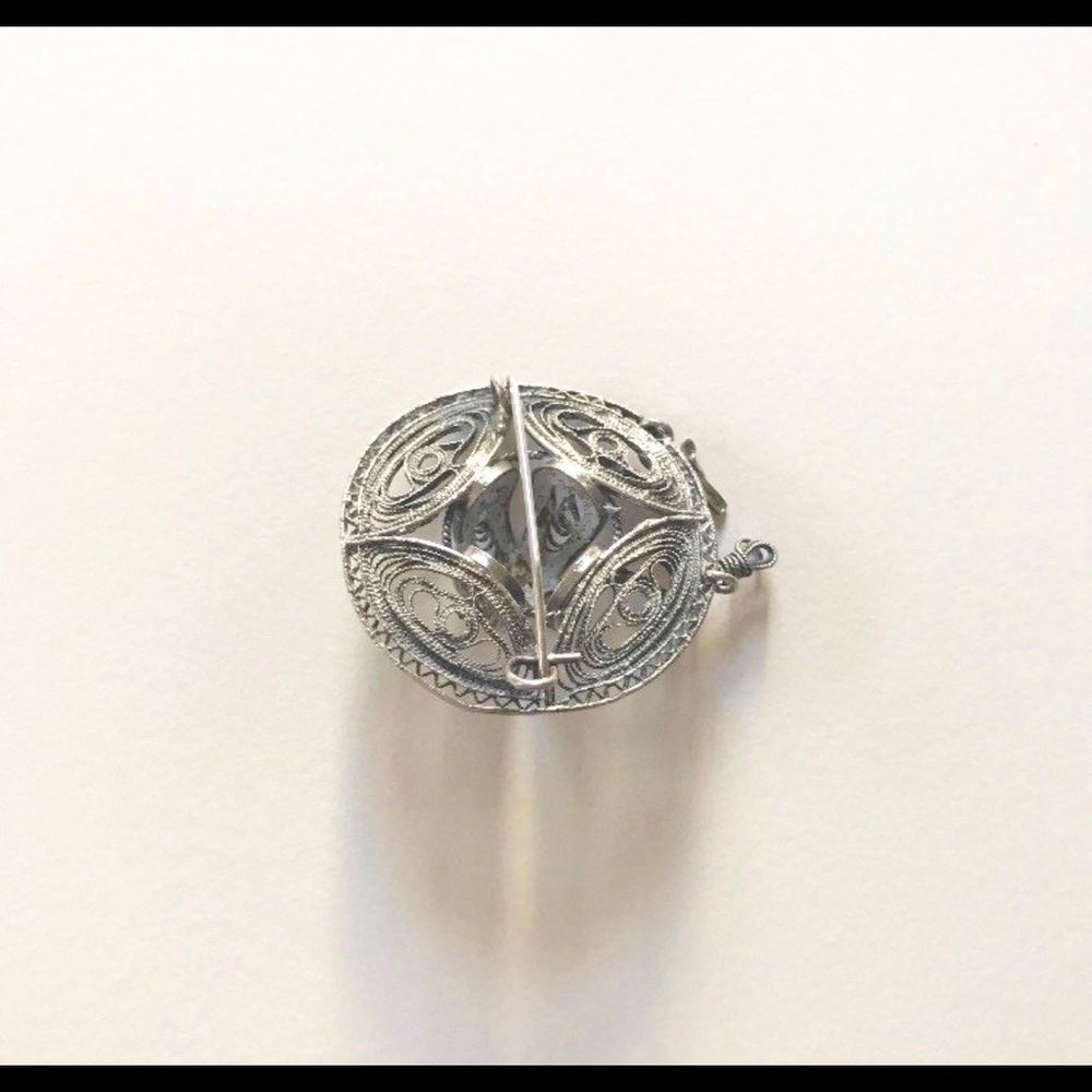 Antique/Vintage 1950s Sterling Silver Mexican Sombrero Hat Charm Brooch​… - Picture 6 of 10